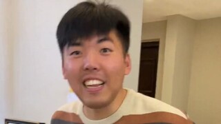 عندما أريد أن أشتري هدية لوالديّ، هذه الطريقة العجيبة حقًا مذهلة جدًا!