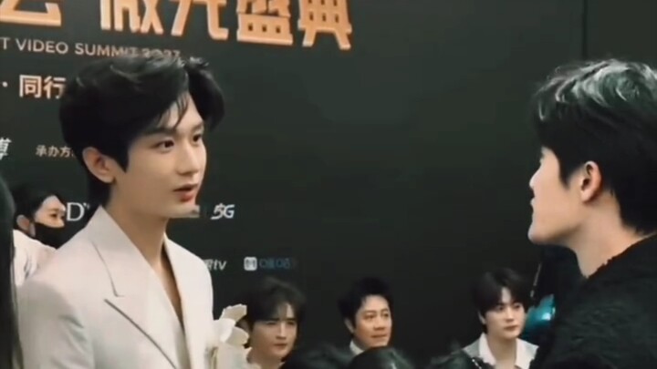 งานมหกรรมวิชวลเว่ยป๋อ: ได้เห็นเฉิงอี้และตันเจี้ยนซืออยู่ในเฟรมเดียวกัน ตอนนี้ใจอยากฝึกอ่านปากถึงขีดส
