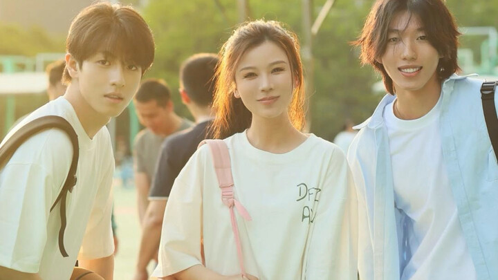 تصوير صور التخرج مع أمي برفقة طالبين جامعيين.. شعور يشبه دراما المراهقين تمامًا!