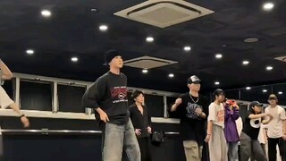 I won't allow it, there are still people who haven't seen Hu Zi do this dance!!