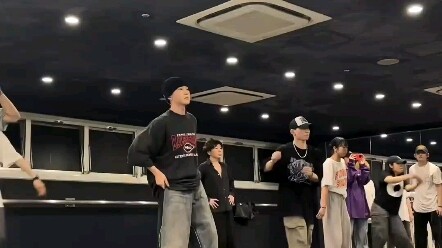 I won't allow it, there are still people who haven't seen Hu Zi do this dance!!