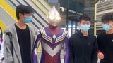 [Đại học Tiga Chương 01] Điều gì sẽ xảy ra khi Ultraman Tiga xuất hiện gần thị trấn đại học? Tiga bị