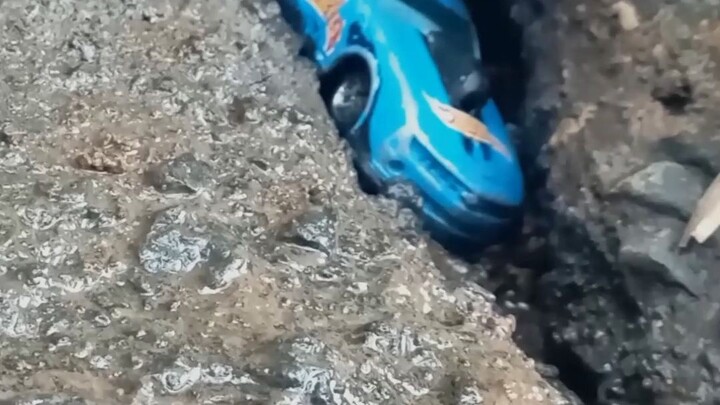 mobil sport terjebak di bebatuan#bstasion