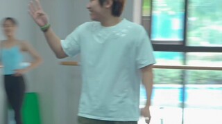 [นักเต้น] นักเต้นเอวแข็งเป็นยังไง? เอวของคุณเหมือนกับสะพานข้ามแม่น้ำแยงซีหรือเปล่า?