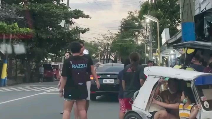 PERTARUNGAN DI JALAN RAYA