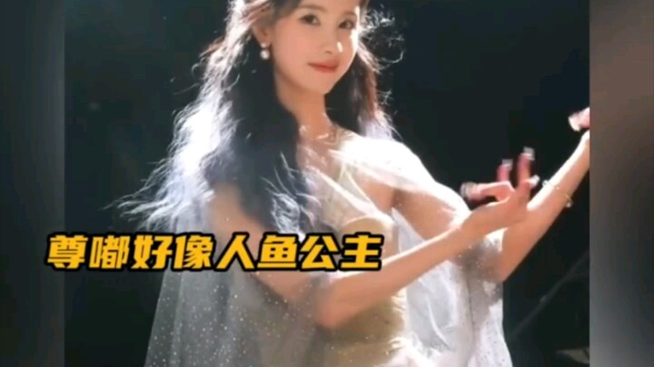 Chen Duling literally smashed open the window that fate had shut on her!