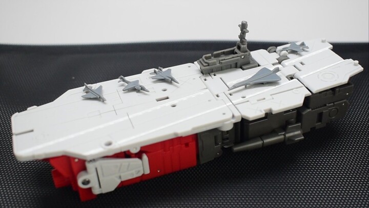Nhân vật nào trông khó hiểu nhất? Bác sĩ Wu, thợ máy Transformers, đồ chơi súng lục cỡ nhỏ