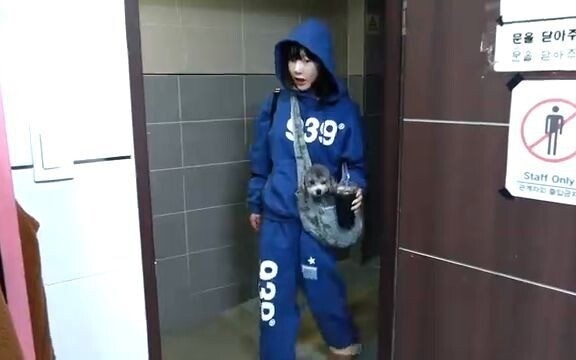 【Taeyeon】She is about 32 years old but still like a school student