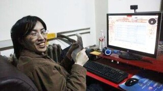 A top student with a college entrance exam score of 647 lived in an internet cafe for four years wit