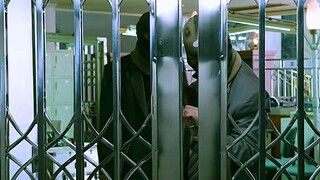 The gangsters in the 90s were so arrogant that they even treated the police to noodles after the rob