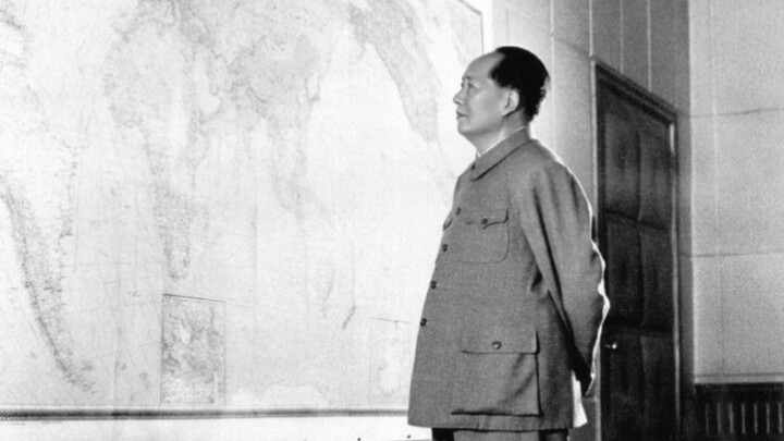 Penggalan masa lalu telah berlalu seribu tahun, Cao Cao mengayunkan cambuknya; di tepi laut Jieshi m