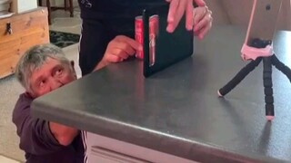 每一个视频魔术师的背后都有一个老头