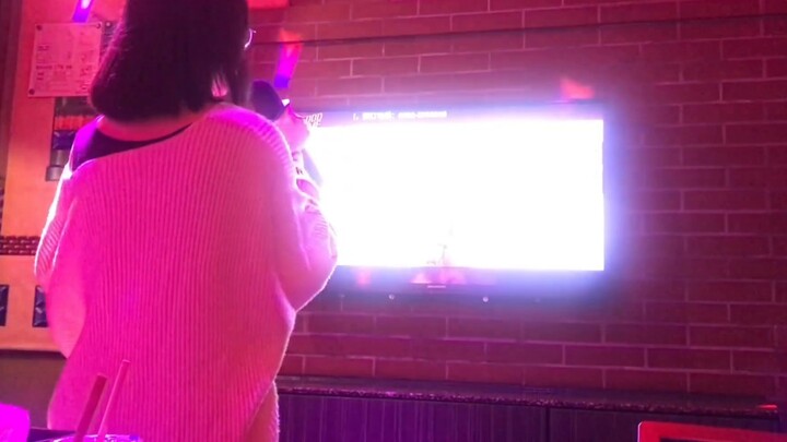 I went to a KTV with my classmates and actually sang Red Lotus Flower! ! !