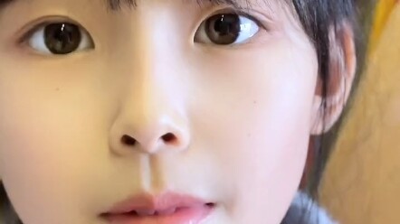 الآنسة تنادي المربية