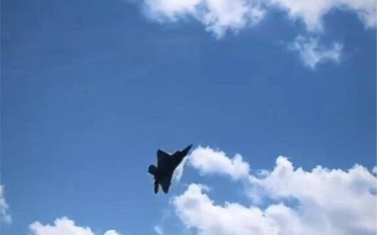 การเลี้ยวแบบสุดขีดของ F-22