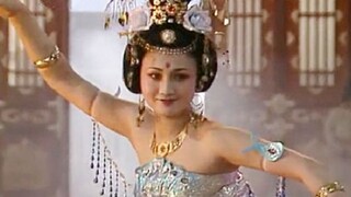 [Tang Minghuang] Yang Yuhuan menampilkan tarian bulu warna-warni dengan sempurna untuk pertama kalin