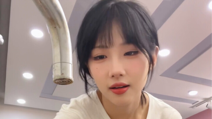 Lời nhắc thân ái: Đừng chạm vào điện thoại khi đang rửa tay!