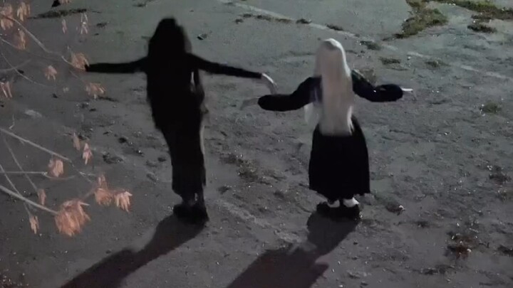 There’s a ghost! Run or not?