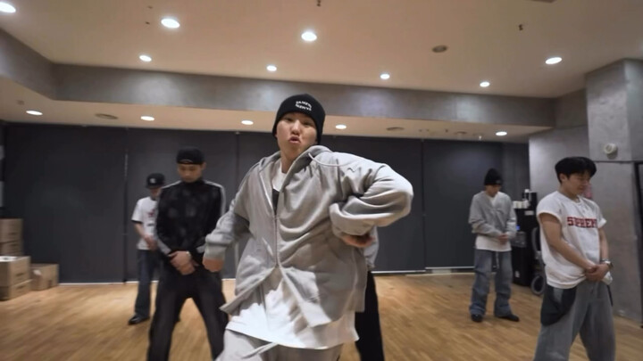 Sungwoong posted a choreography video for a song that couldn’t be completed | 260421 Sungwoong’s IG 