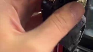 Ah, berhentilah mengeluh tentang postur tubuhku.