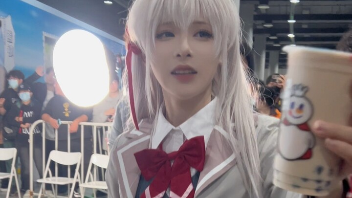 Đã được tặng trà sữa khi mua hộp thức ăn cho mèo rồi!