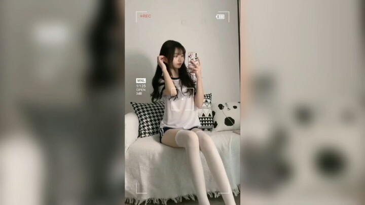Em là tháng Tư của nhân gian