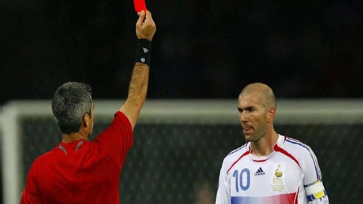 10 ช็อตเด็ดใบแดงสุดฮือฮาในฟุตบอลโลก คุณได้เห็นฉากไหนบ้าง?