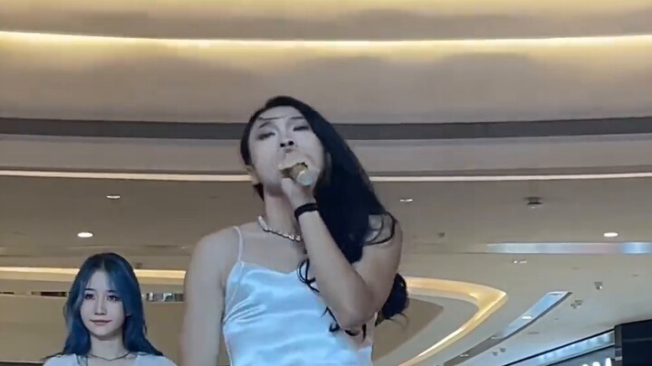 Is it time to invite the idols themselves for the roadshow? Sing and Dance with Hwasa at the Hangzho
