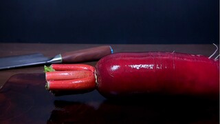 Koki itu mengukir sayuran menjadi karya seni, dan saya tidak tahan untuk memakannya!