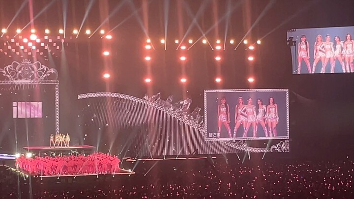 Toàn cảnh khán đài tầng một của Gidle Tokyo Dome MAMA. Đây là lần đầu tiên ở Nhật Bản tôi có thể ghi