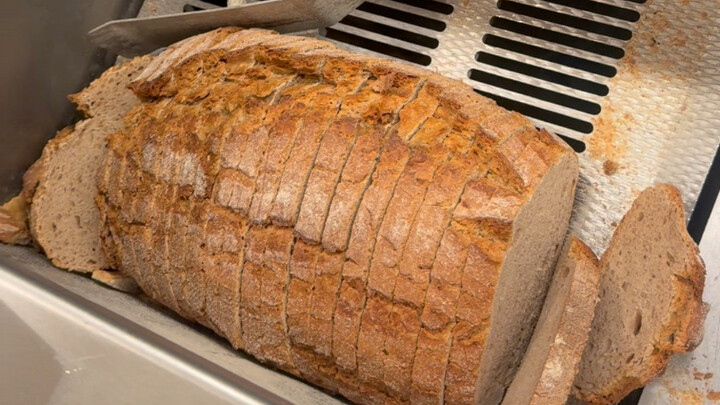 หลิวเต๋อฮวา ดื่มด่ำกับการฆ่าขนมปัง