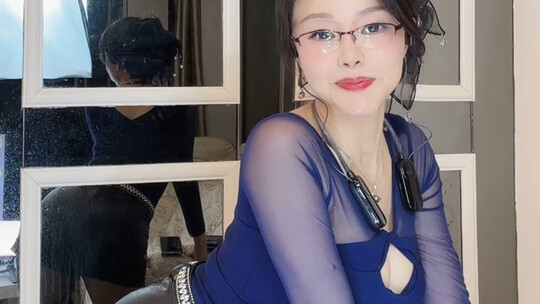 พี่สาวสุดแซ่บก็ต้องคู่กับถุงน่องดำกับส้นสูงสิ ว่าไหม?