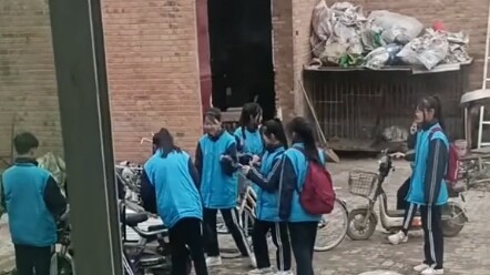 เพื่อนนักเรียนที่ชอบช่วยเหลือผู้อื่น