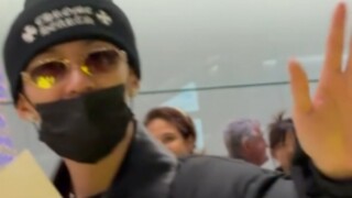 Tan Jianci showed up in London and met Tan Huo at the airport and "cricketed" in person... "Teacher 