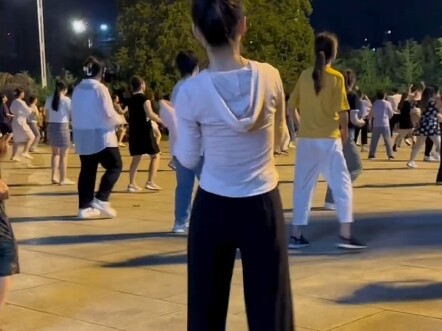 Full energy unleashed—let’s groove even if we’re soaking wet! #GetHypedToTheRhythm #SquareDanceLittl