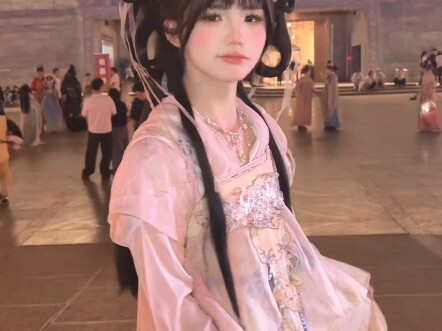 يمكن للرجال أن يكونوا جميلين أيضًا (●—●)