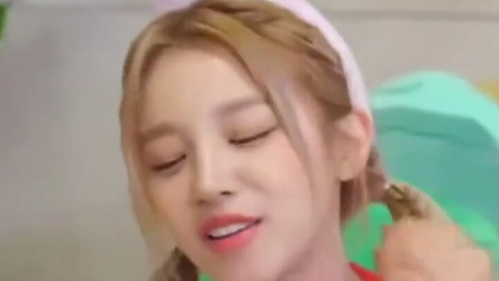 GIDLE’s sisters have already stopped expecting Yujie to use honorifics with them.