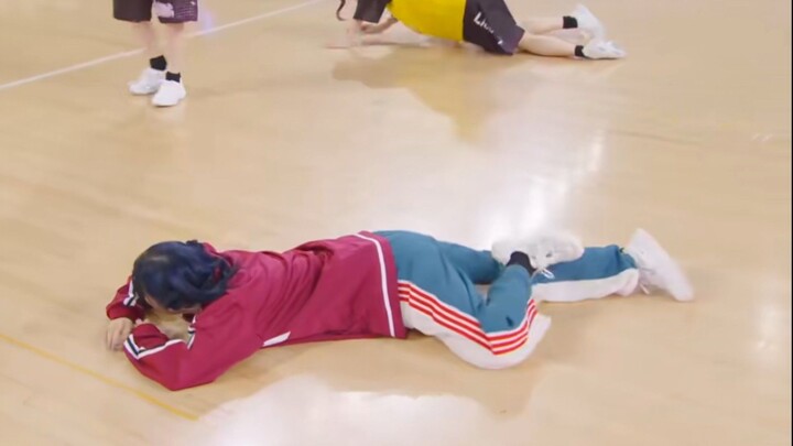Aikyan, the secretly 13th Liella member, is dancing to Liella song