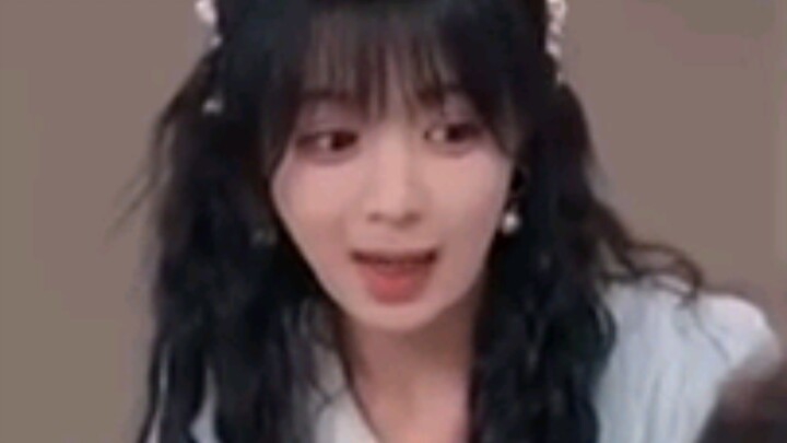 Cannon fodder female supporting character is bound to a kissing system,is pampered by villainous CEO