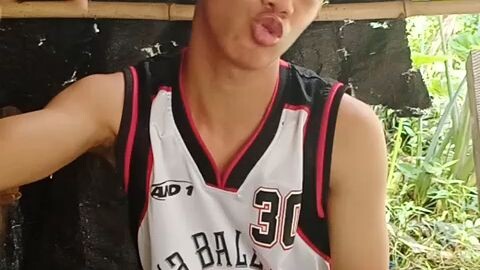 Hulaan nyu ano sinasabi niya 😂😂