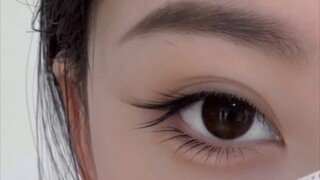 Hanya bulu mata palsu inilah yang langsung jatuh cinta pada pandangan pertama!