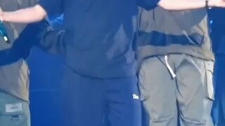 这段彩排真的是百看不厌的程度，素素的却性感的要命。王一博