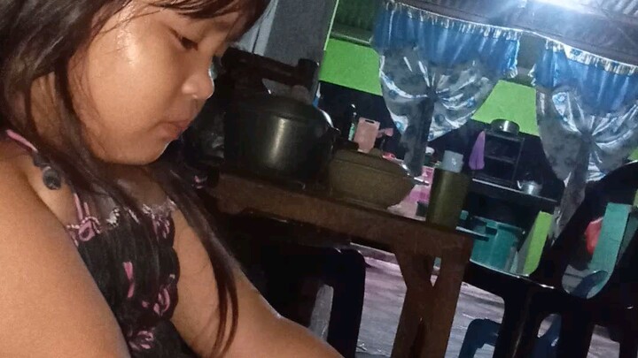 Iyakin na bata pag nag work na ung Papa nya😂