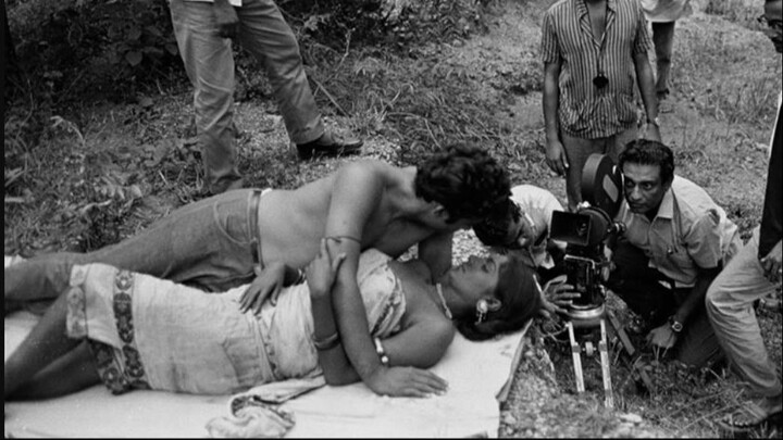 Aranyer Din Ratri | Days And Nights In The Forest (1970)