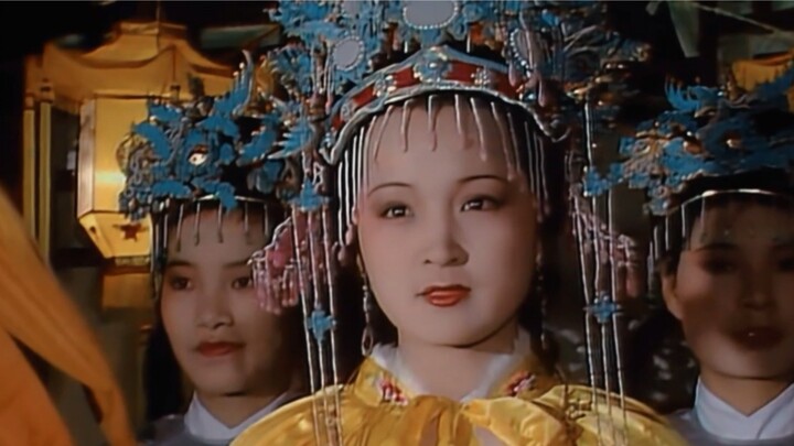 The same is true of Yuanchun's consort: the new version is like a busy city, the old version is clas