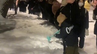小孩哥：玩吧活爹，谁能玩过你们