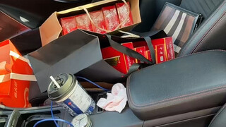 为什么还没下班？都去吃饭了？