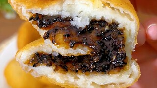 The crispy fried sugar cake is the sweetest memory of childhood