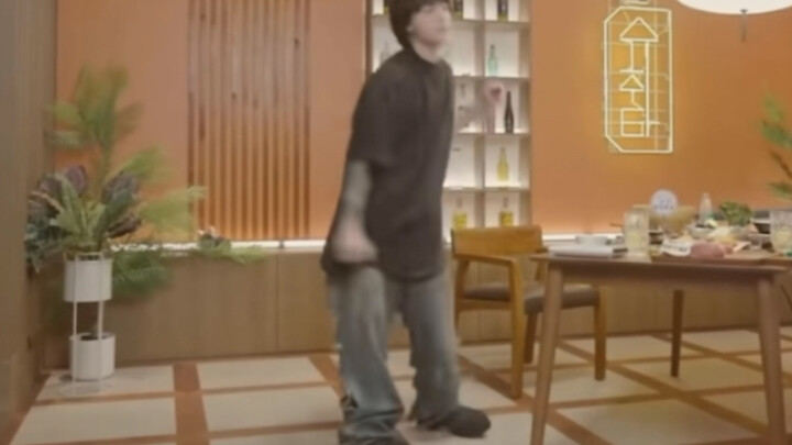 [Jeongguk] How many of you thought this was added in post-production? Raise your hand, hahaha