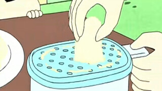 [Crayon Shin-chan] Grinding apples into paste and feeding them to your baby is the happiest thing.